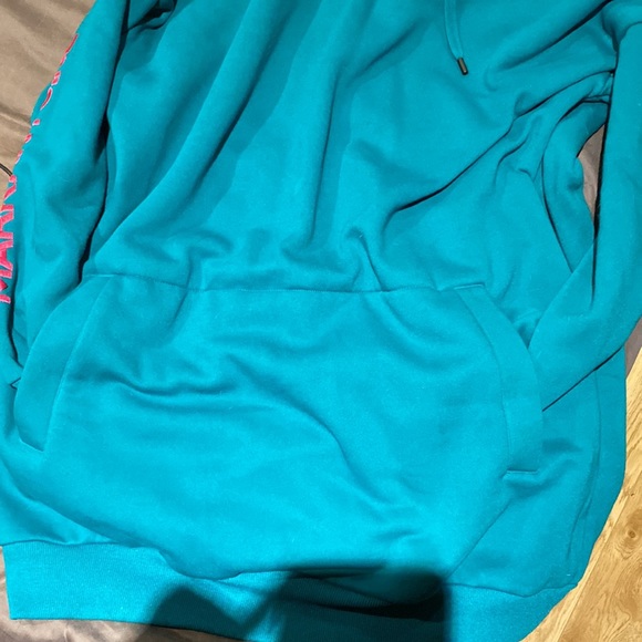 Mark Antoine Collection at Simons - Picture 2 of 10